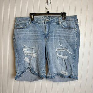 Torrid Boyfriend Bermuda Stretch Distressed Shorts Light Wash F47